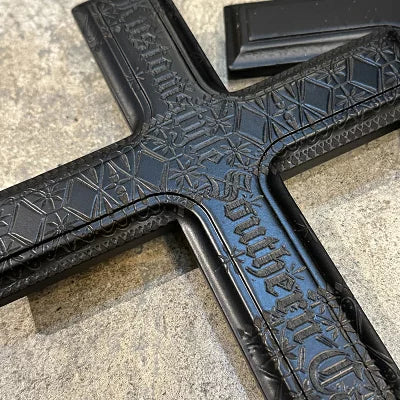 "OLD ENGLISH BANDANA" WOOD CROSS